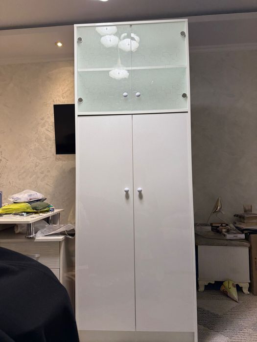 Продается шкаф из МДФ с акриловым покрытием в идеальном состоянии