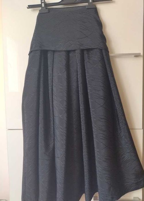 Черна копринена пола, размер M