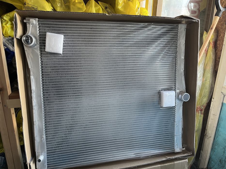 Радиатор БМВ Е70