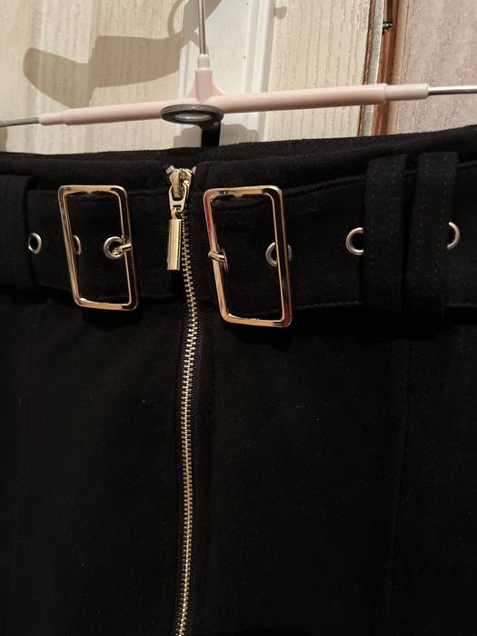 Черна велурена пола