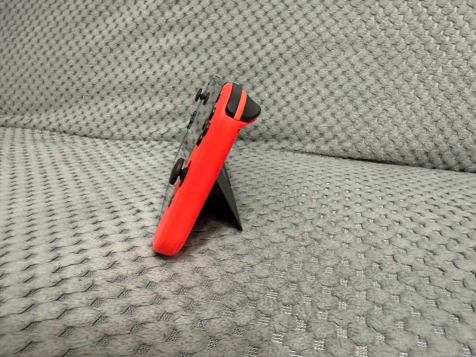 Vând Nintendo Switch OLED (Neon Blue/Red) + Husă de protecție