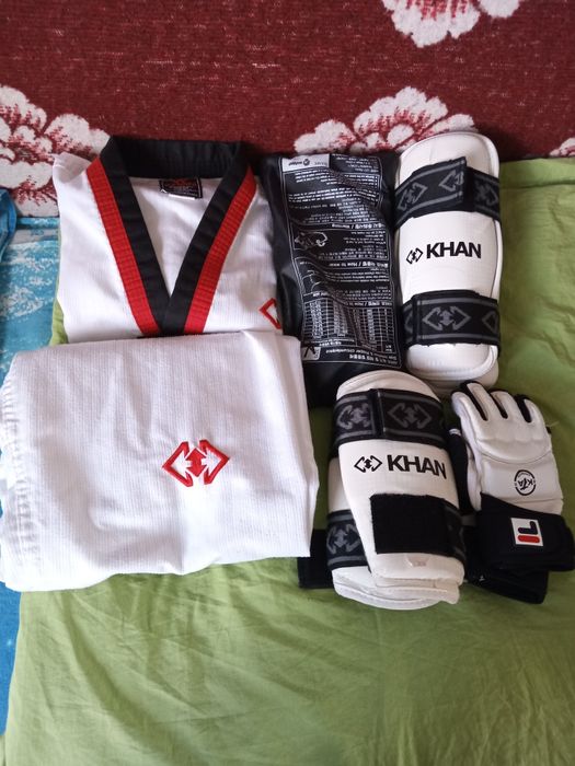 Продам спортивную форму для таеквондо.