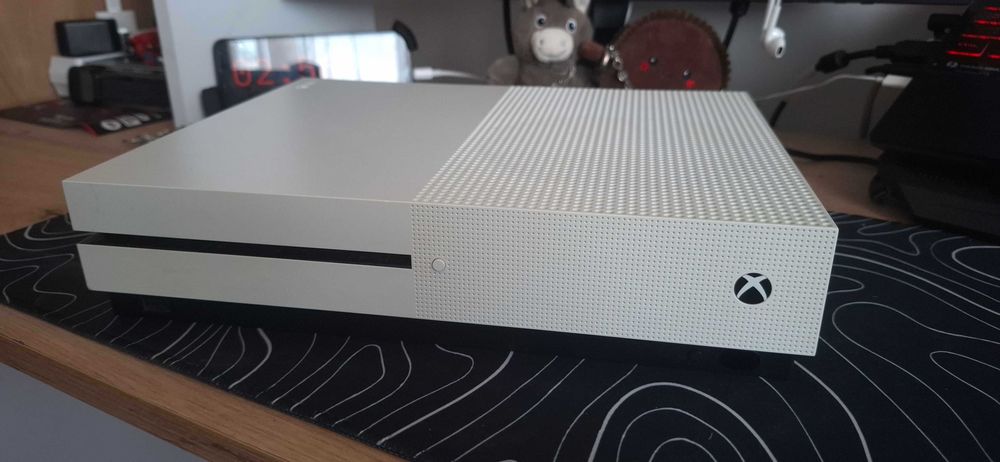 Xbox One S 1TB + 12 jocuri + 2 controllere + cablu alimentare + HDMI