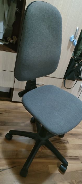 Scaun birou perfect funcțional și estetic