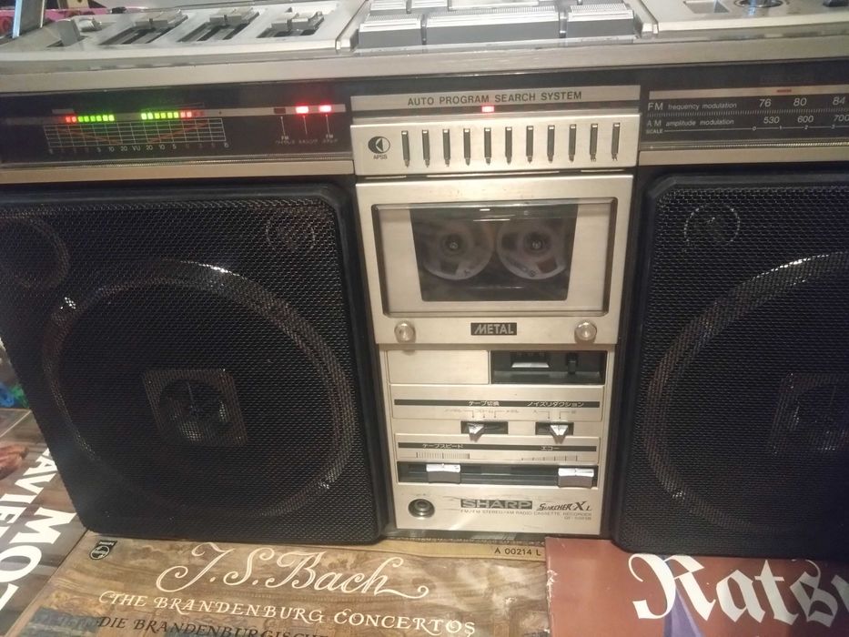 SHARP Gf 508SB la 230V AM/FM radio tape recorder