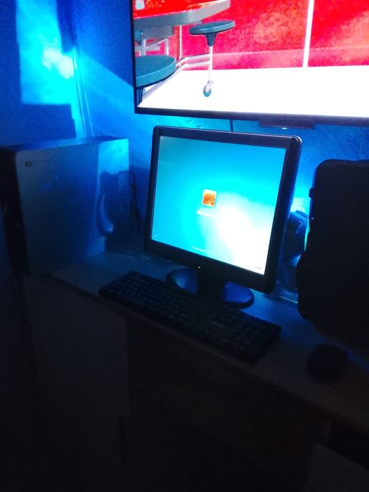 Vând HP Compaq small factor(citiți descrierea)