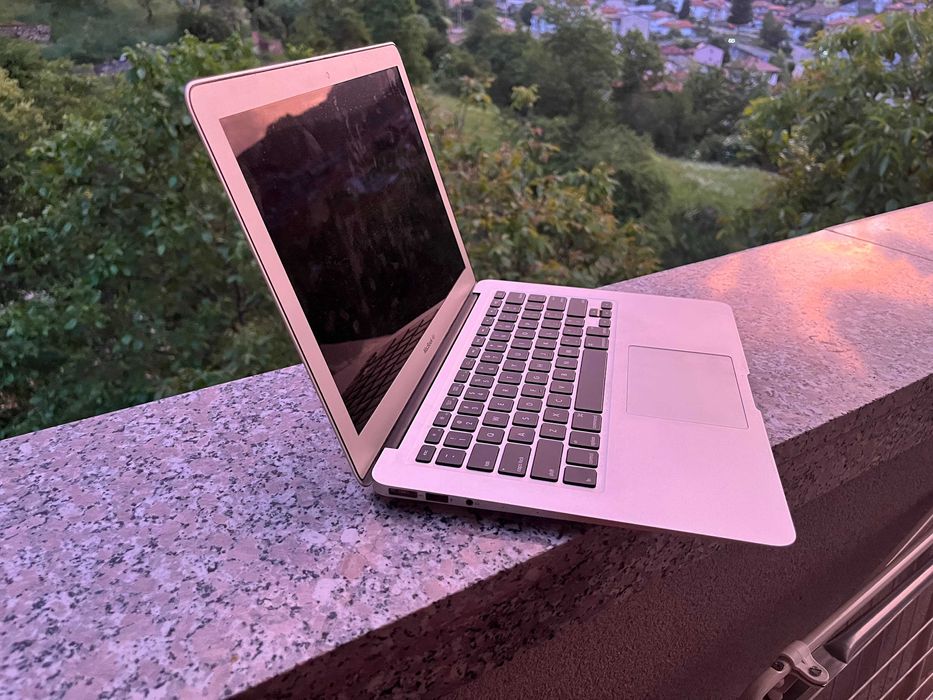 MacBook Air 13” (A1466) – i5 / 8GB / 256GB SSD – Смолян