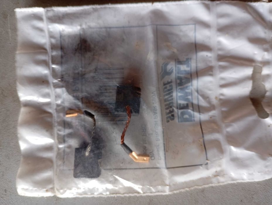 Четки за ъглошлайф DeWalt