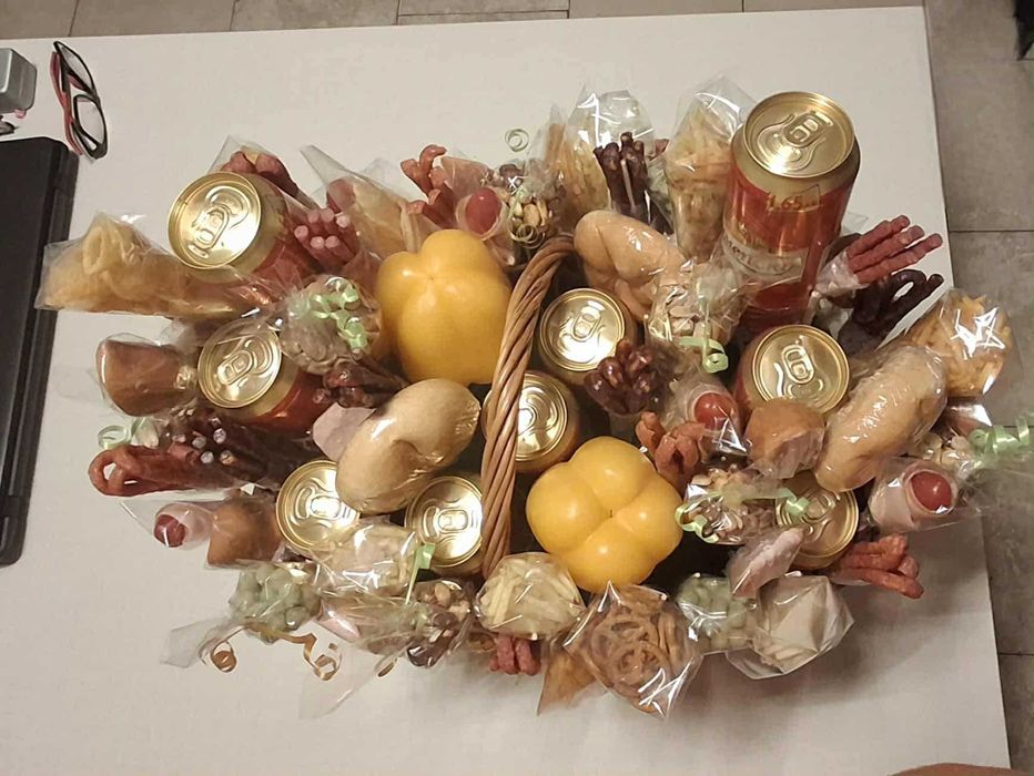 Празничен ядлив букет от хранителни продукти