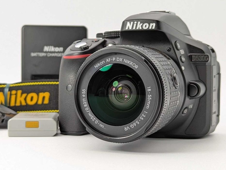 KIT DSLR Nikon D5300 + Obiectiv 18-55 + Geanta Nikon + Card 64GB | 10k cadre