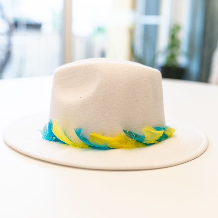 Palarie personalizata "feathres hat"