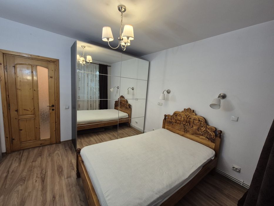 Închiriez apartament 3 camere Craiovei  et 1 stradal