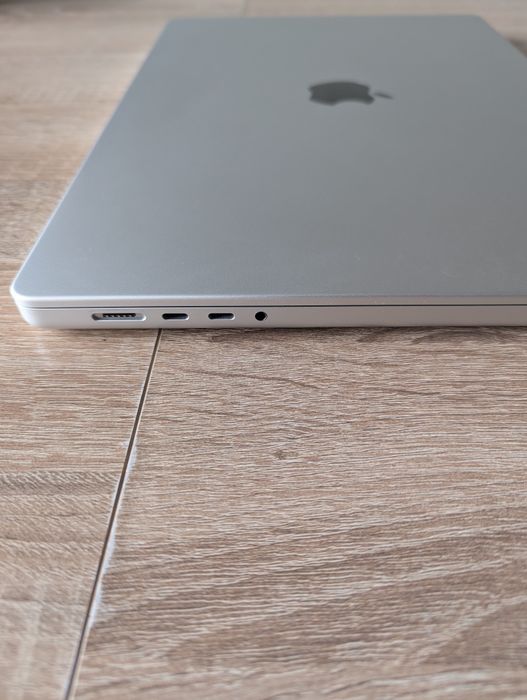 Продажба на MacBook 16" M4 Pro 24/512 silver