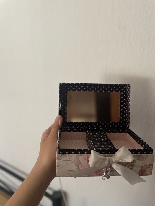 Красива кутия за бижута