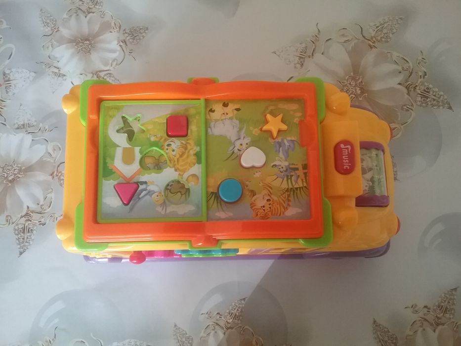 Продам машинку-водилку на батарейках.