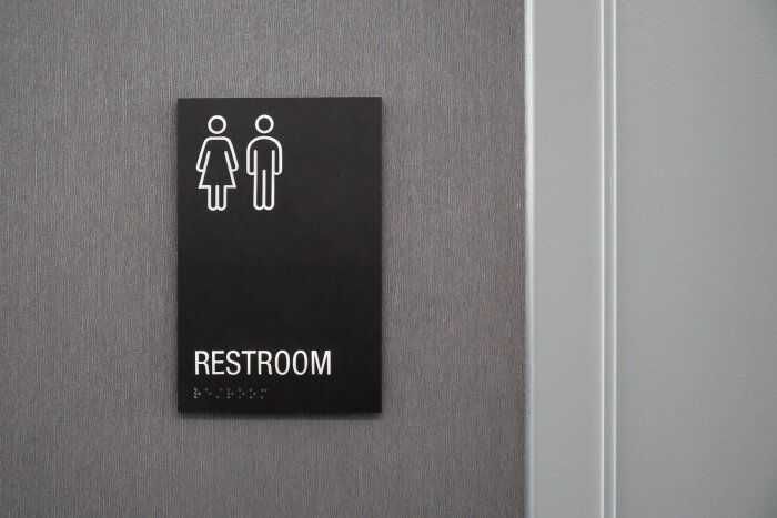 Изготовления дверных табличек, указателей, номерков для гардероба