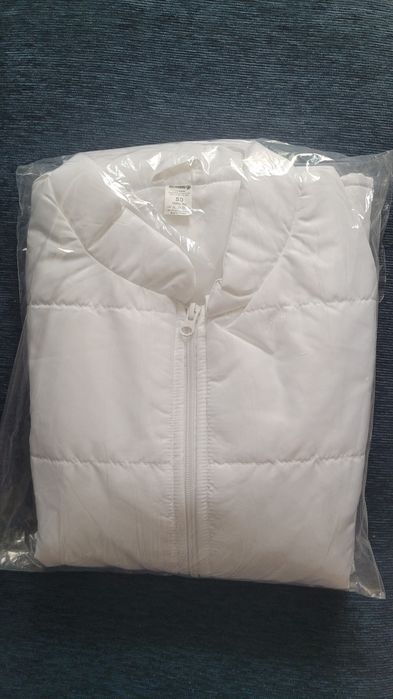 Елек бял с цип. .