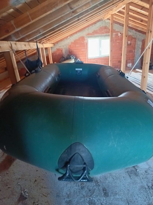 Лодка с двигател