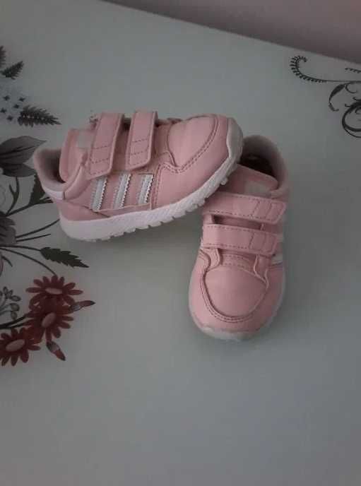 Детски обувки (пантовки и сандали) на брой - 22 и 24  номер