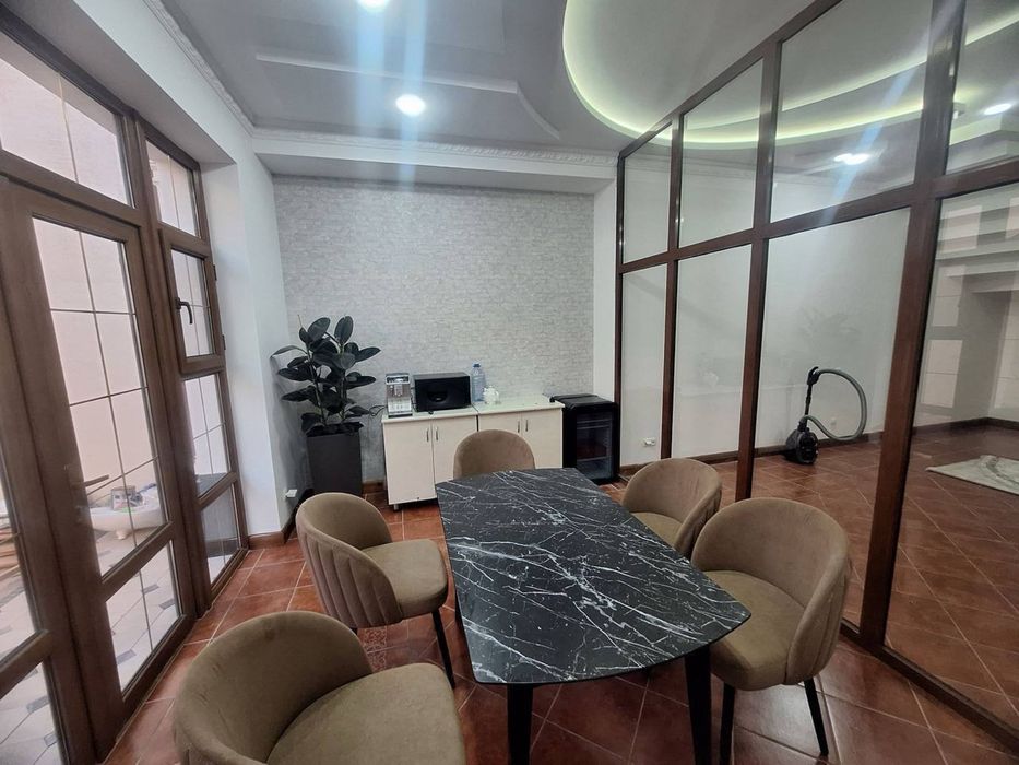 Шото Руставеи Земля 4.90 сотки фасад 20 метров под Бизнес Центр 6+