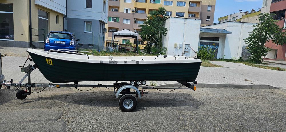 Продава се лодка Anka 4
