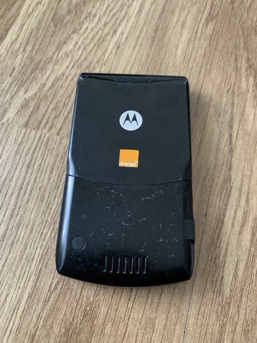 Telefon de colectie Motorola Flip V3i cu clapeta.Nu este functional.