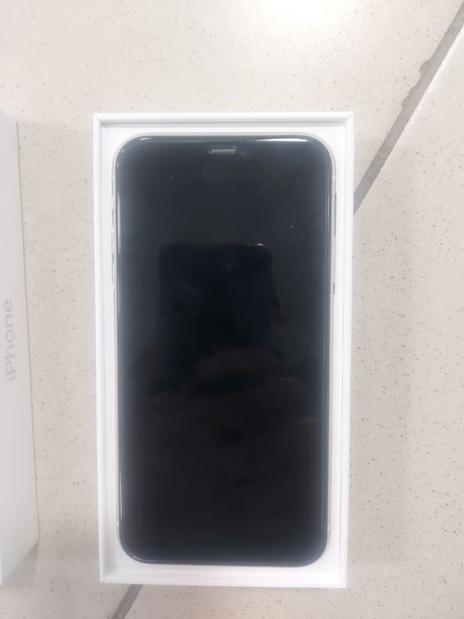 Продам IPhone 11 64GB
