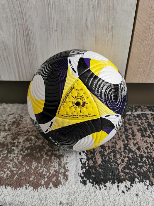 Футболна топка за тренировки и мачове. Чисто нова. Размер 5