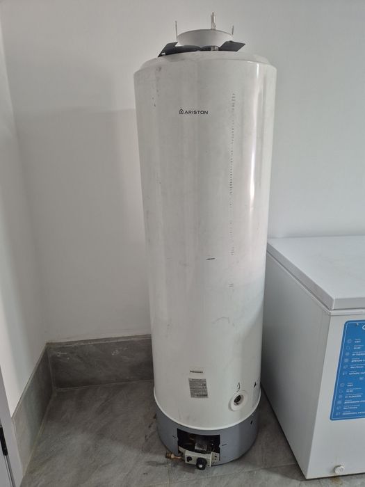 Аристон 200 л газовый