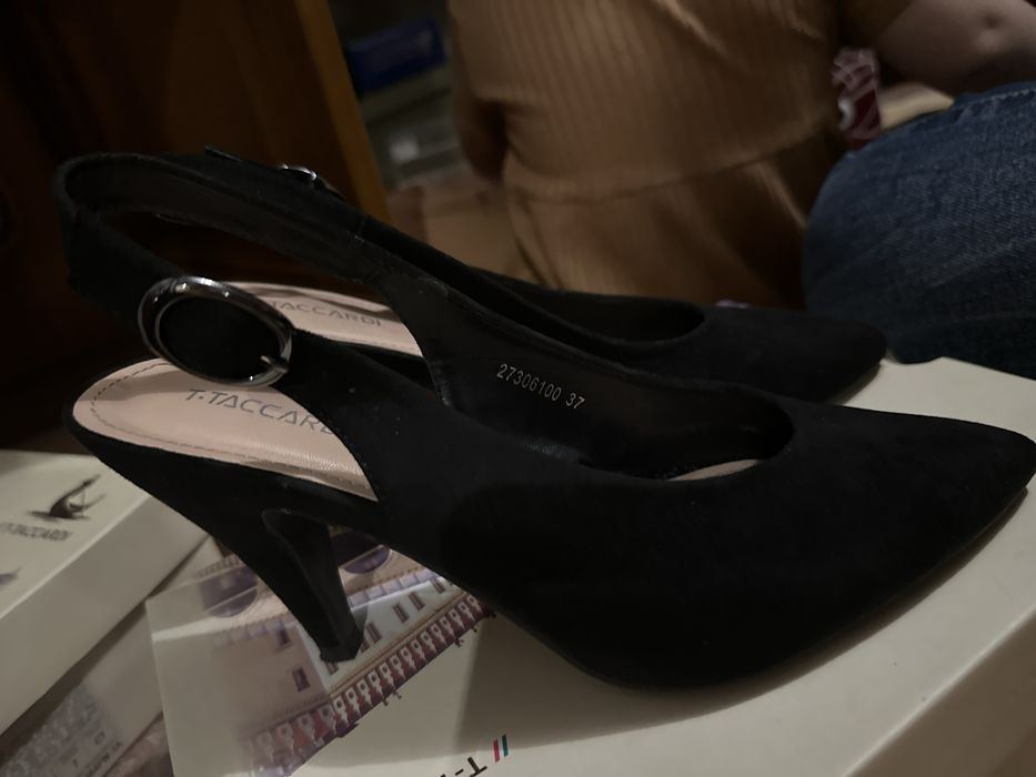 Продам черные босоножки