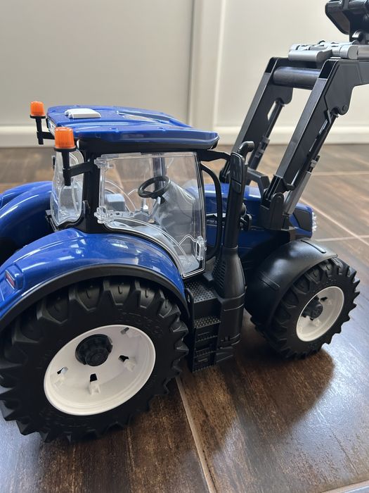 Трактор New holland Bruder