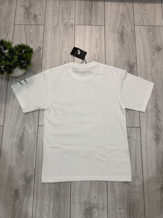 Nike white graphic tee cu imprimeu – mărimea M