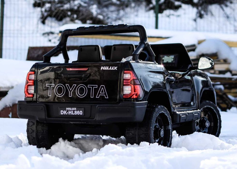 Masinuta electrica pentru 2 copii Toyota Hilux 4x 45W 12V 14Ah Black