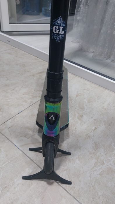 Продаю профессиональный трюковой самокат