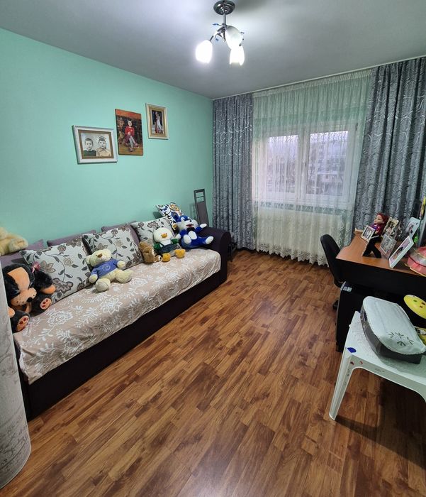 APARTAMENT  3 camere, Et. 2