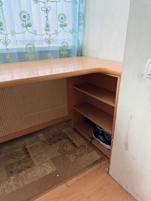 Стол в спальню угловой