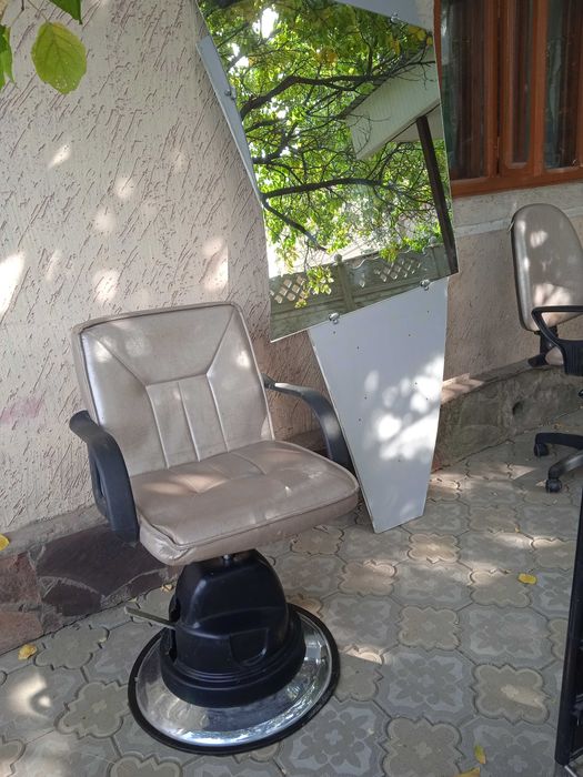 Продажа б/у мебели и одежды