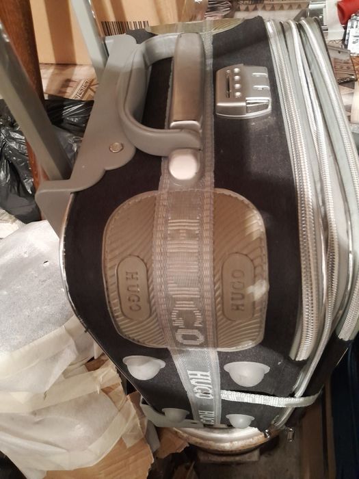 Много  здрав  куфар  Hugo с колелца