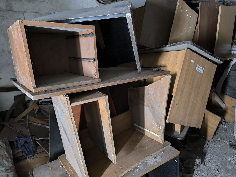 Отдам даром старую мебель,двери