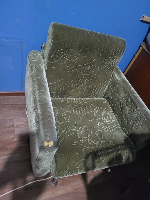 Диван-раскладушка и два кресла б/у