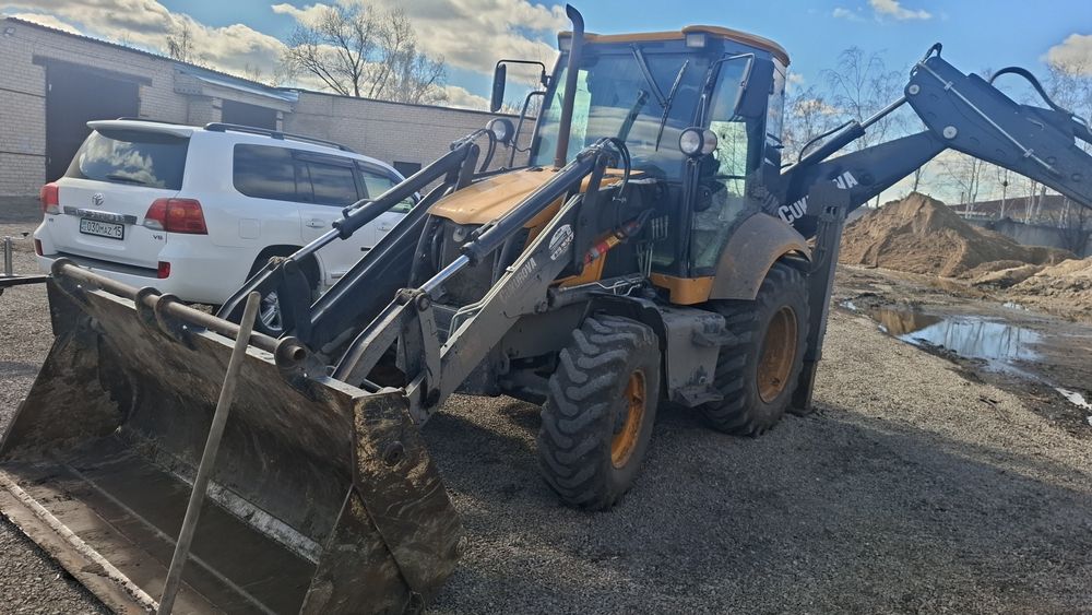 Эксковатор гусеничный, Эксковатор-погрузчик