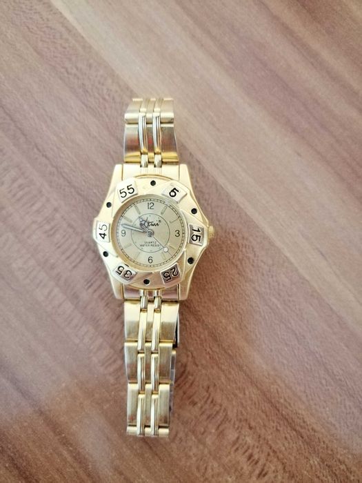 Дамски позлатен часовник