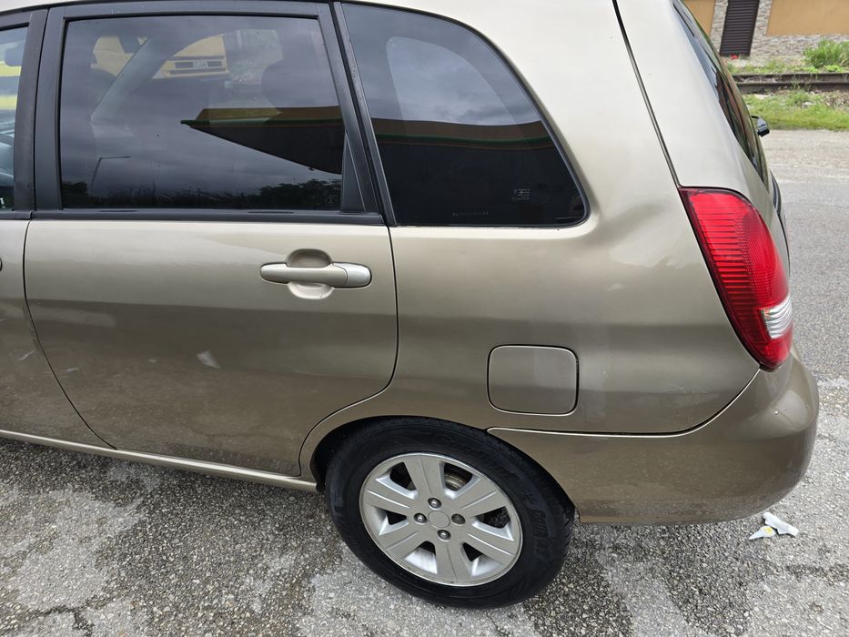 Кола Suzuki Liana