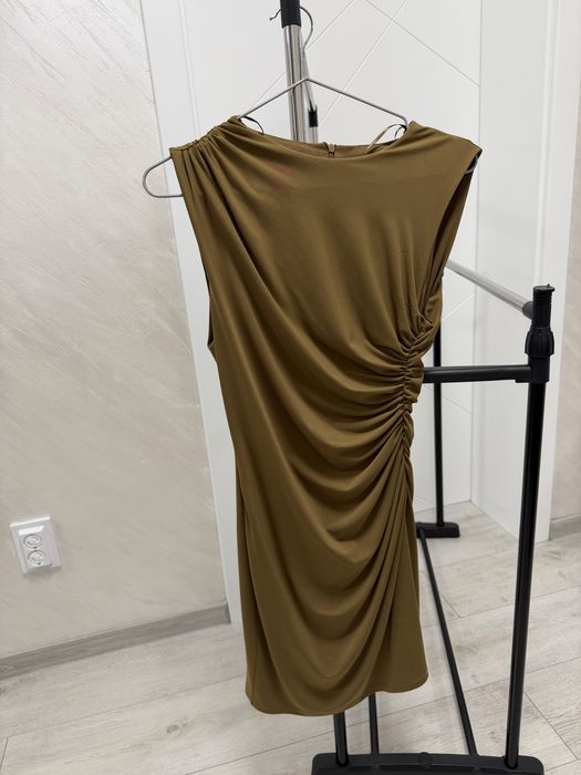 ZARA - секси рокля