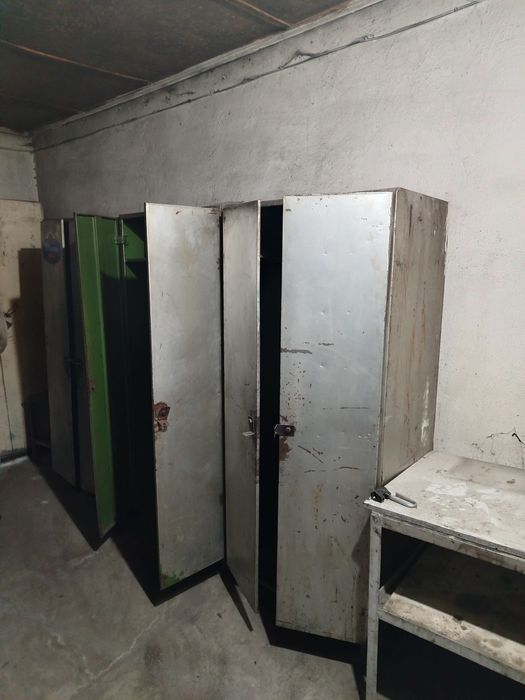 Продаем шкафы для раздевалок бу разные