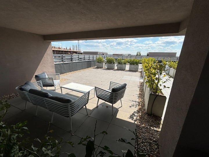 Apartament cu 3 camere, terasa si loc de parcare