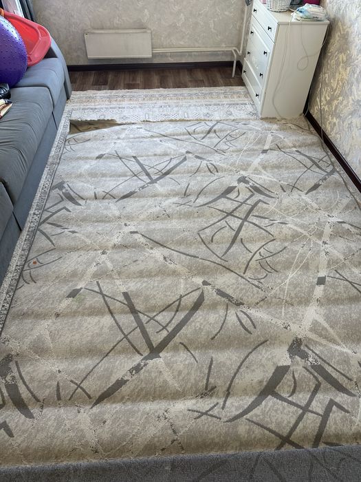 Продам ковер в хорошем состоянии