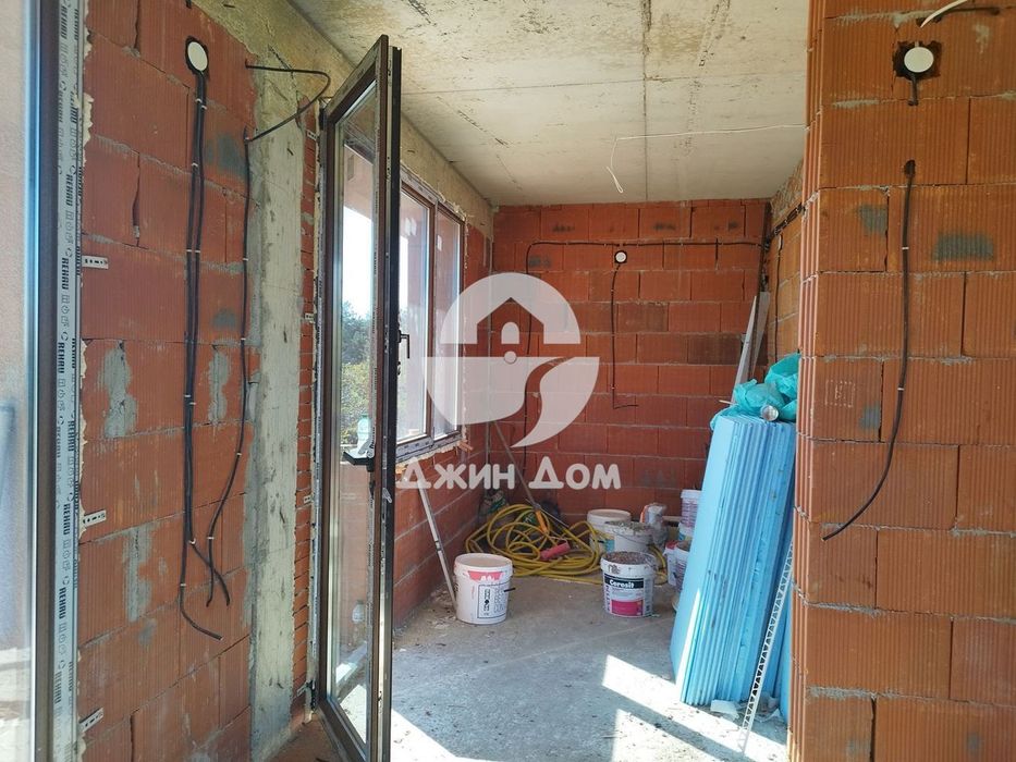 Предлагаме едноетажна къща в с. Горица