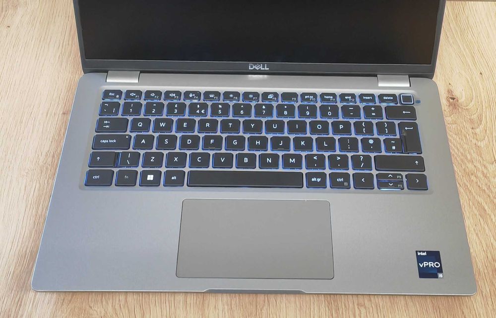 лаптоп Dell Latitude 3440 с 10-ядрен Core i5-1345U и 14'' HD 16GB DDR4/256 GB SSD