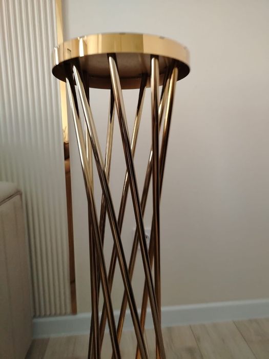 Золотистая подставка